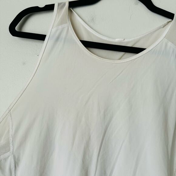 Lululemon white razer back work out tank woman’s 8 - Picture 4 of 10
